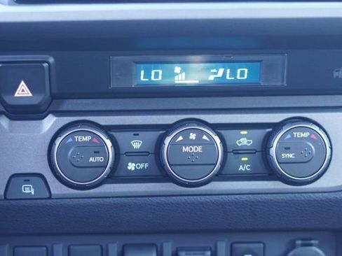 Used 2021 Toyota Tacoma TRD Sport image 32