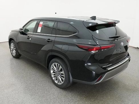 New 2026 Toyota Highlander Platinum AWD/4WD image 19