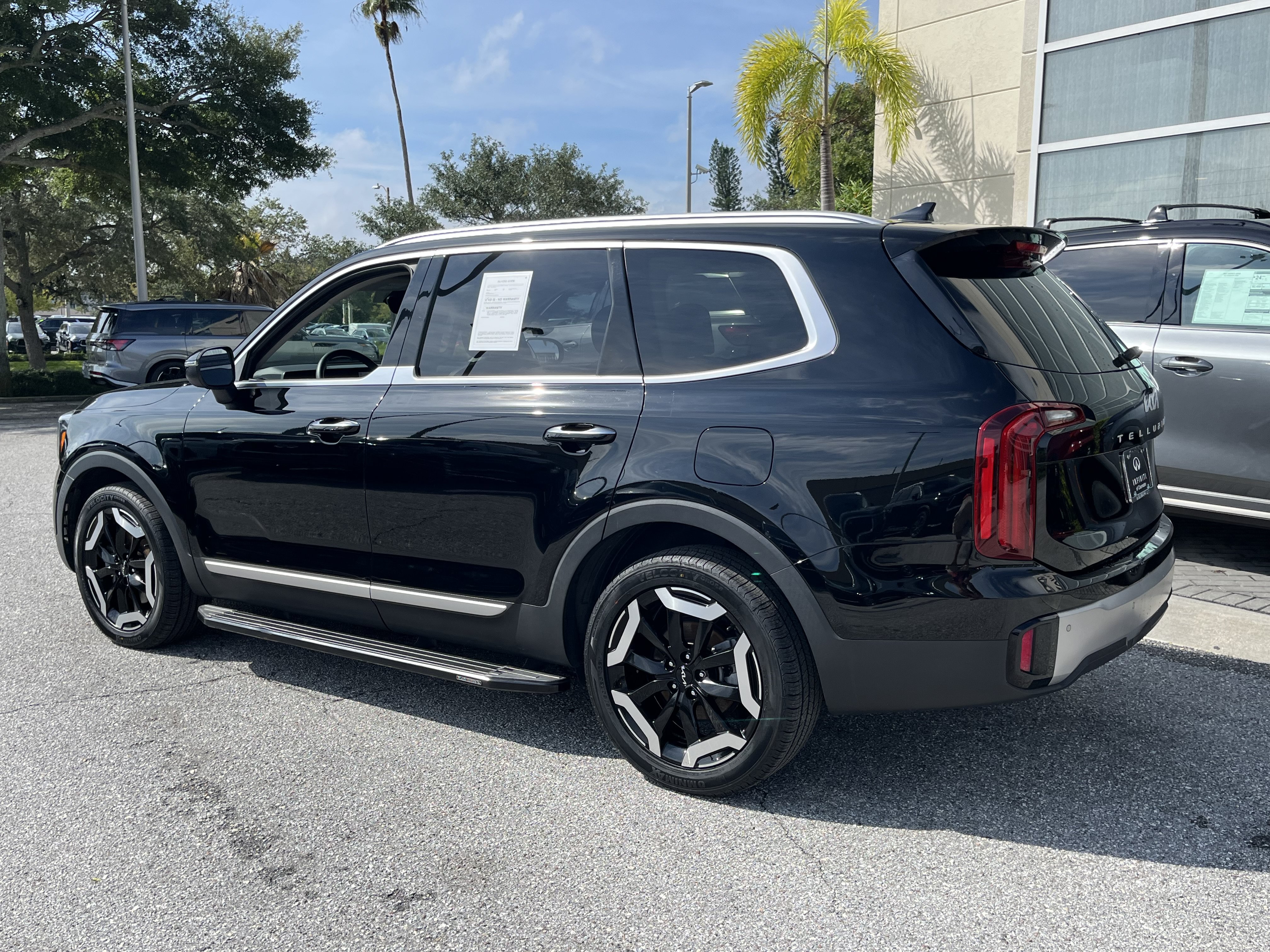Used 2023 Kia Telluride S w/ S Sunroof Package FWD image 7