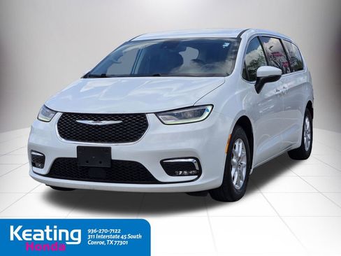 Used 2023 Chrysler Pacifica Touring-L image 4