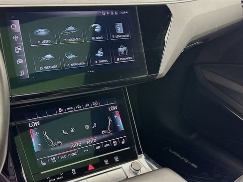 Used 2023 Audi e-tron Premium Plus w/ Premium Plus Package AWD/4WD image 16