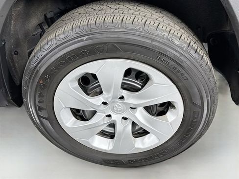 Certified 2025 Toyota RAV4 LE FWD image 31