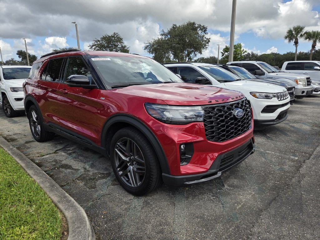 Used 2026 Ford Explorer ST-Line w/ ST-Line Street Pack RWD image 2