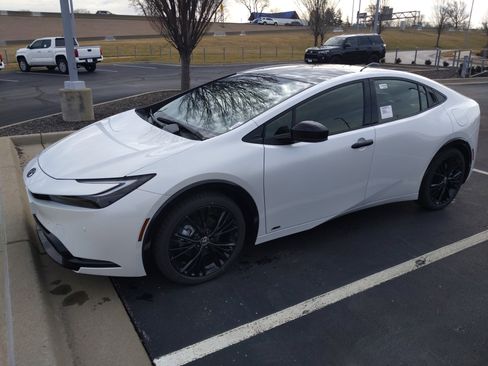 New 2026 Toyota Prius AWD image 3