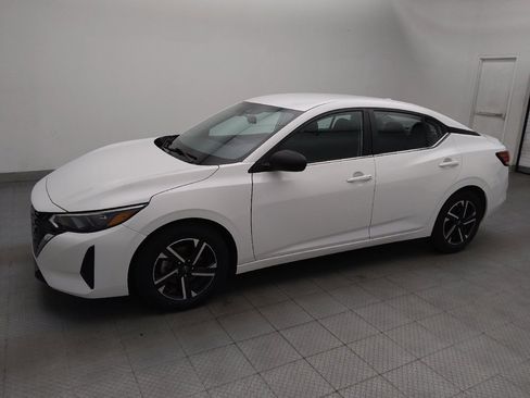 Used 2024 Nissan Sentra SV FWD image 2