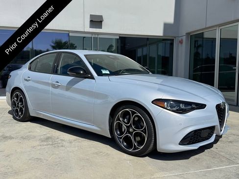 Used 2025 Alfa Romeo Giulia image 1