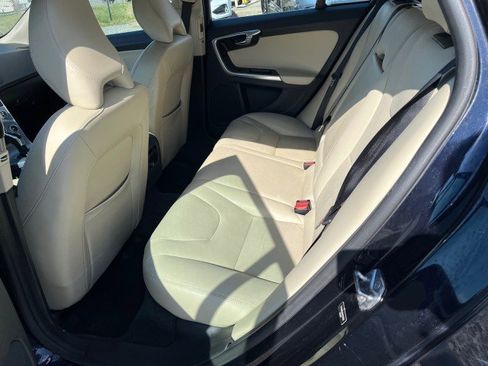 Used 2017 Volvo V60 T5 Premier w/ Convenience Package FWD image 15