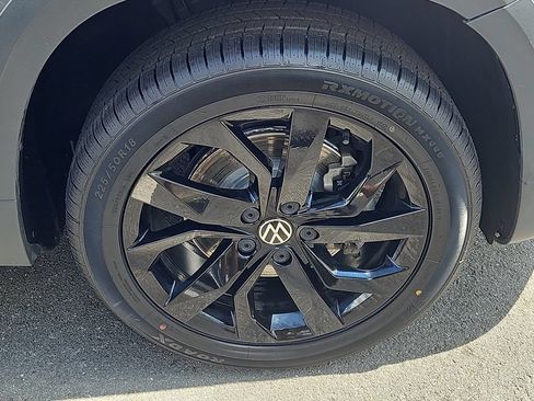 Used 2022 Volkswagen Taos SE w/ Panoramic Sunroof Package AWD/4WD image 10