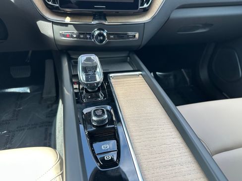 New 2026 Volvo XC60 B5 Core w/ Climate Package image 13