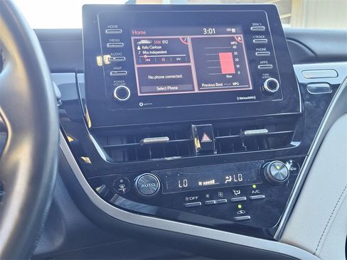 Used 2024 Toyota Camry SE image 9