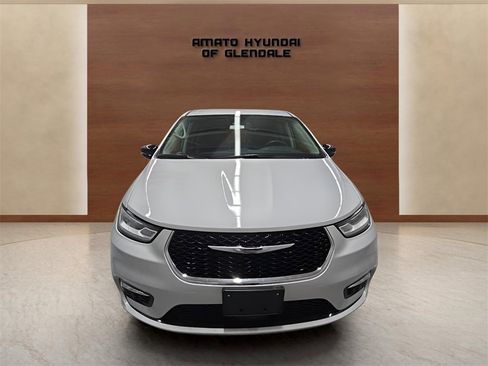 Used 2024 Chrysler Pacifica Touring-L image 9