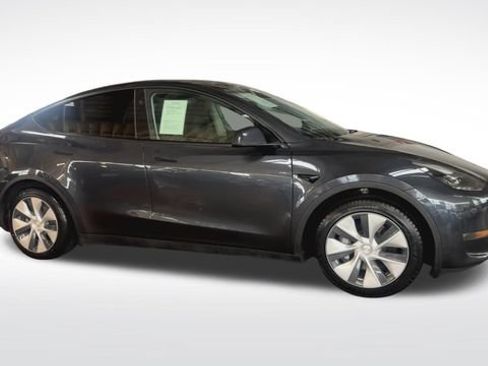 Used 2024 Tesla Model Y Long Range AWD/4WD image 10