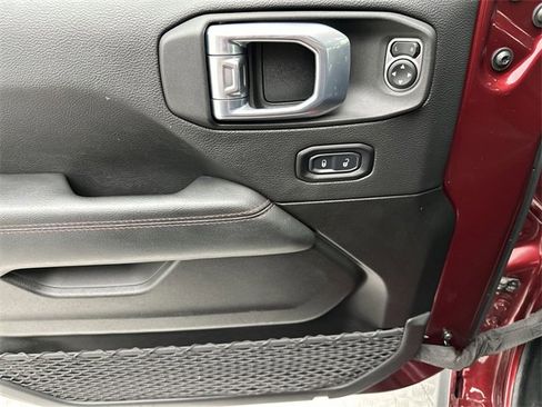 Used 2022 Jeep Wrangler Unlimited Rubicon w/ Xtreme Recon 35" Tire Package image 13