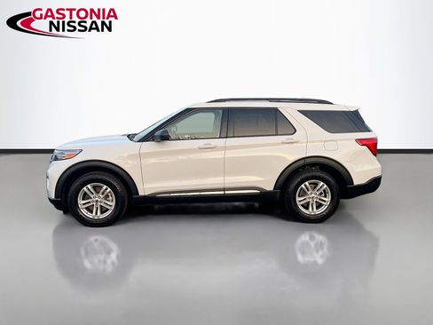 Used 2022 Ford Explorer XLT w/ Equipment Group 202A image 5