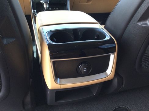 Used 2024 Kia Carnival EX FWD image 9