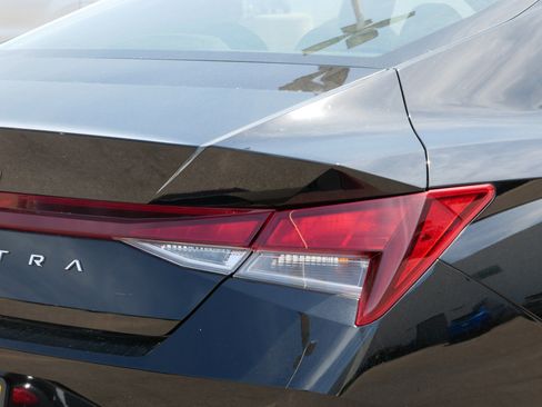 Used 2023 Hyundai Elantra SEL FWD image 17