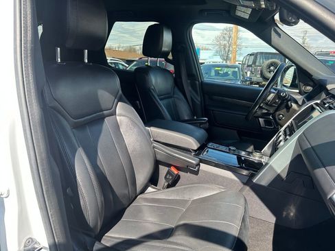Used 2018 Land Rover Discovery HSE image 34