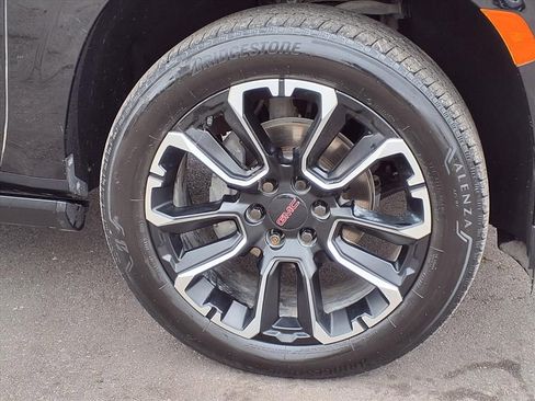 Used 2024 GMC Yukon Denali image 9