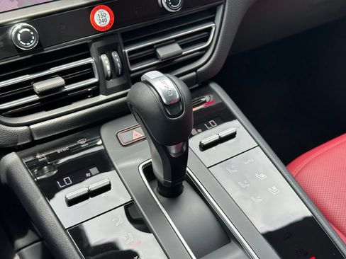 Used 2026 Porsche Macan AWD/4WD image 12