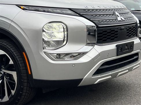 Used 2022 Mitsubishi Outlander SE image 8