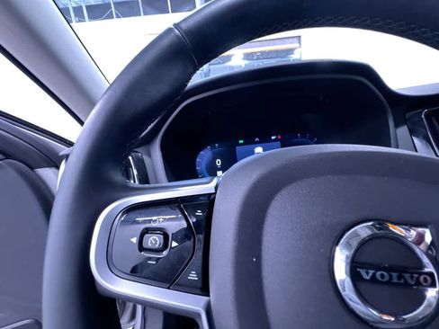 Used 2025 Volvo V60 B5 Cross Country Plus image 20