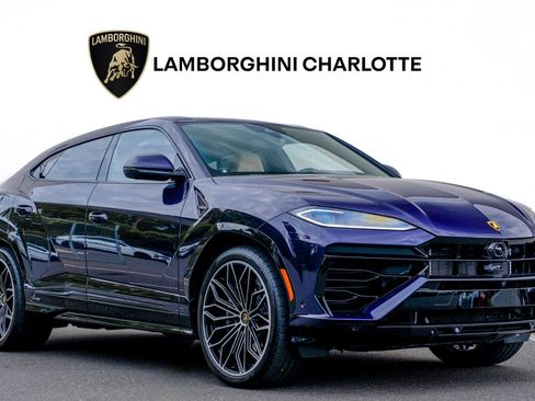 Used 2025 Lamborghini Urus SE image 1