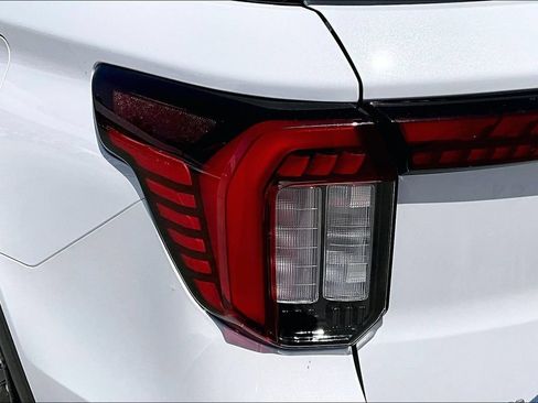 Used 2025 Ford Explorer Active w/ Active Comfort Package AWD/4WD image 35