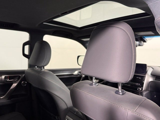 Used 2023 Lexus GX 460 Premium w/ Accessory Package AWD/4WD image 26