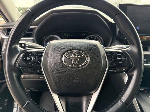 Used 2023 Toyota Venza LE image 13