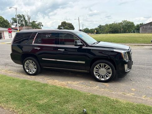 Used 2017 Cadillac Escalade Platinum AWD/4WD image 8