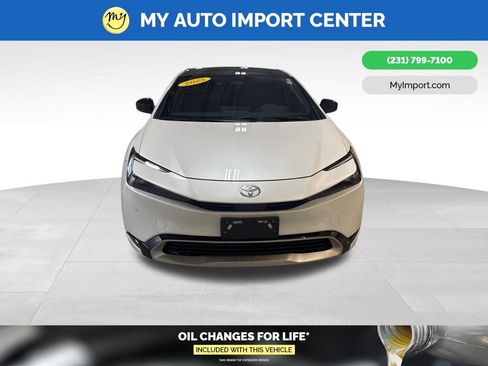 Used 2025 Toyota Prius XSE Premium w/ Limited Premium Package image 2