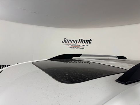 Used 2023 GMC Acadia SLE w/ Driver Convenience Package image 6