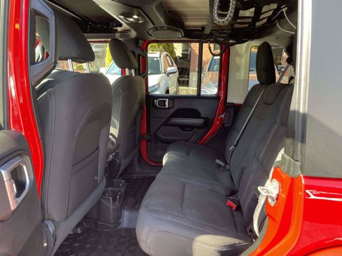 Used 2020 Jeep Wrangler Unlimited Sahara AWD/4WD image 3
