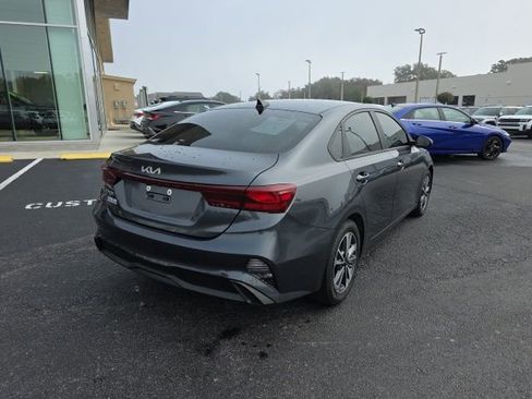 Used 2023 Kia Forte LXS w/ LXS Technology Package image 4