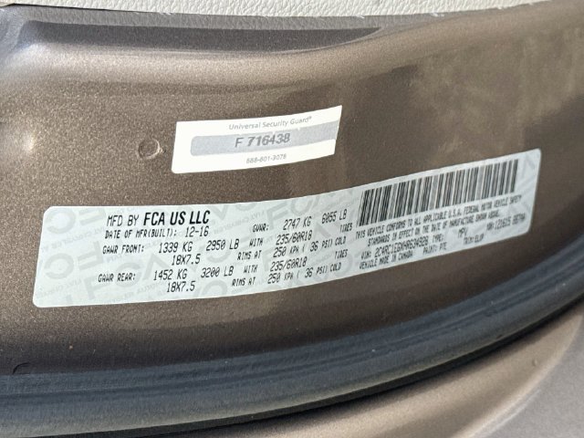 Used 2017 Chrysler Pacifica Touring-L Plus w/ Tire & Wheel Group FWD image 18