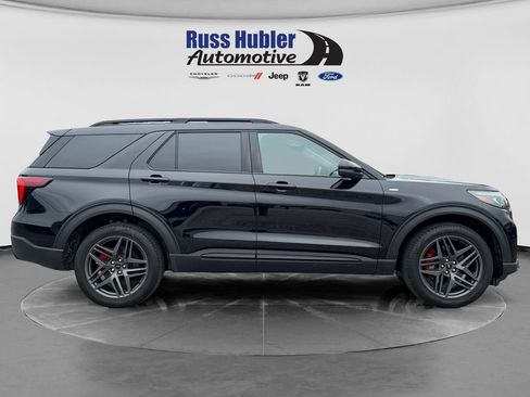 Used 2025 Ford Explorer ST-Line w/ ST-Line Street Pack AWD/4WD image 8