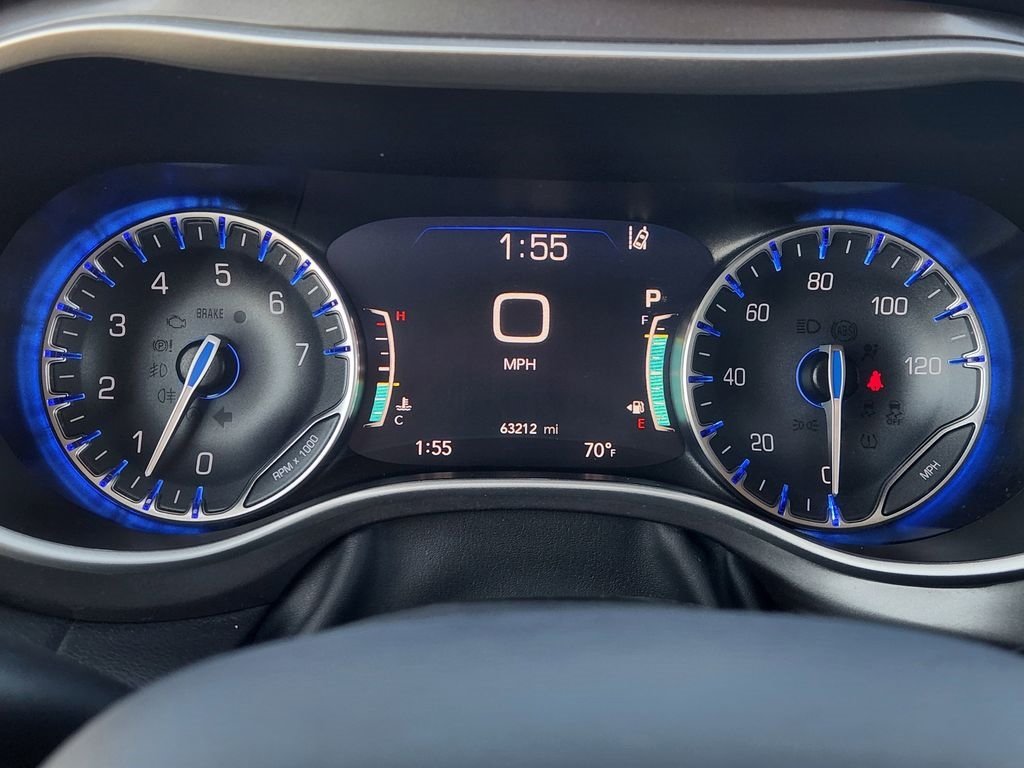 Used 2024 Chrysler Pacifica Touring-L FWD image 16