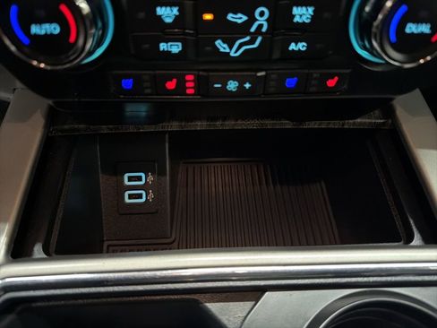 Used 2018 Ford F250 Lariat w/ Chrome Package image 43