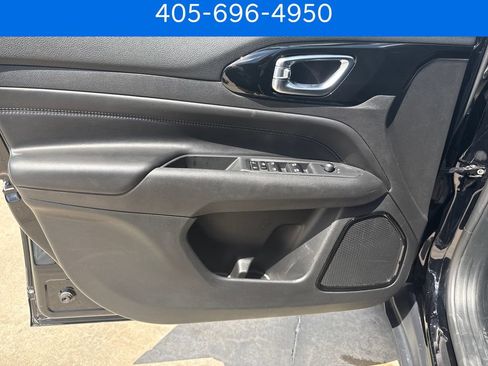Used 2026 Jeep Compass Latitude AWD/4WD image 11