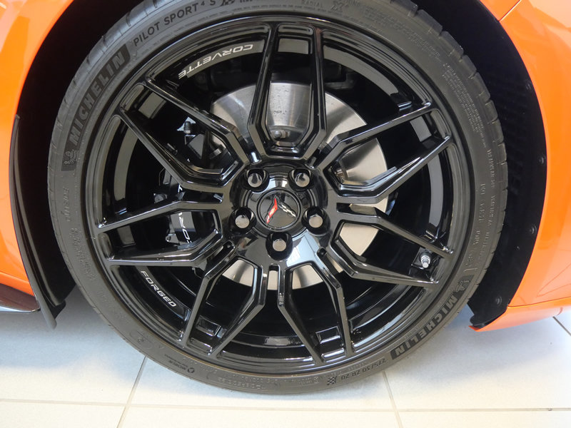 Used 2025 Chevrolet Corvette Z06 w/ Stealth Interior Trim Package RWD image 8