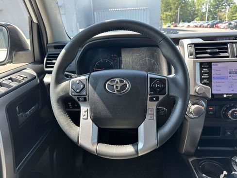 Used 2023 Toyota 4Runner SR5 AWD/4WD image 11