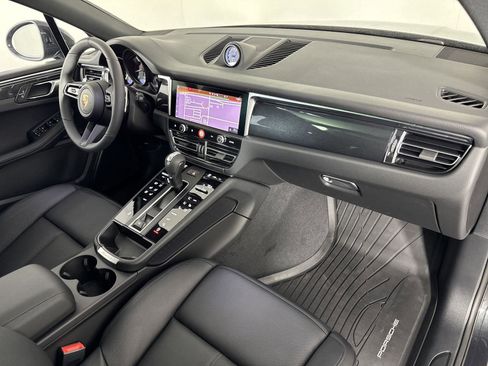 Certified 2025 Porsche Macan image 29