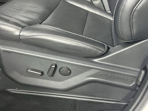 Used 2025 Ford Expedition Platinum image 23