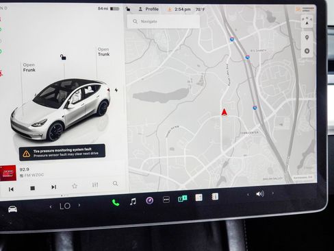 Used 2023 Tesla Model Y Performance AWD/4WD image 19
