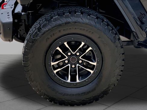 Used 2025 Jeep Wrangler Unlimited Rubicon AWD/4WD image 11