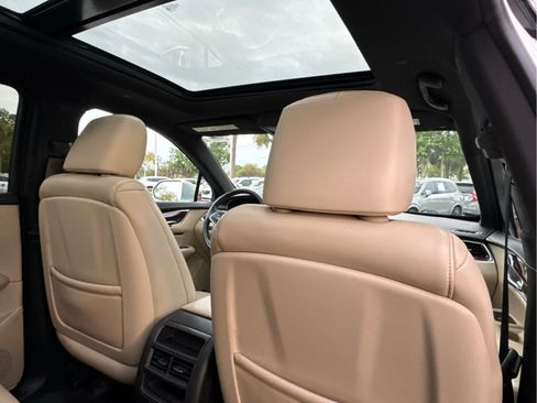 Used 2017 Cadillac XT5 Luxury image 20