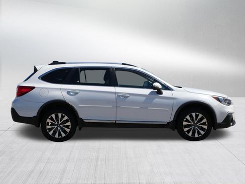 Used 2019 Subaru Outback 3.6R Touring AWD/4WD image 9