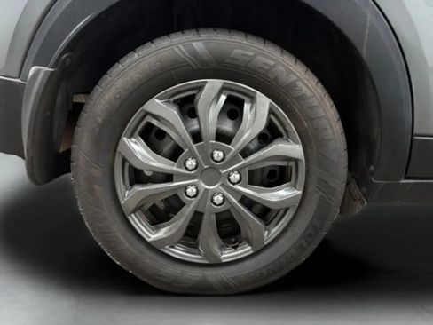 Used 2019 Nissan Kicks S FWD image 25