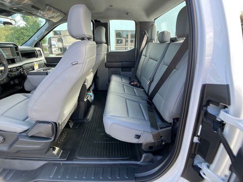 New 2026 Ford F250 XL w/ XL Chrome Package image 30