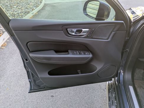 Used 2023 Volvo XC60 T8 Ultimate image 13